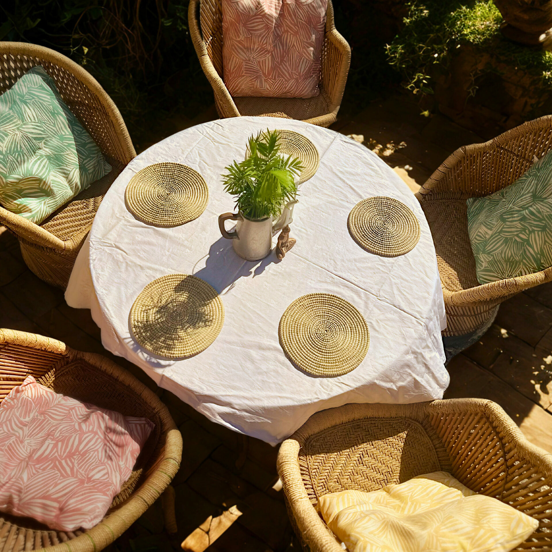 Location mobilier, fauteuil Zamzebe pour vos événements et mariages dans le Gard et l'Hérault